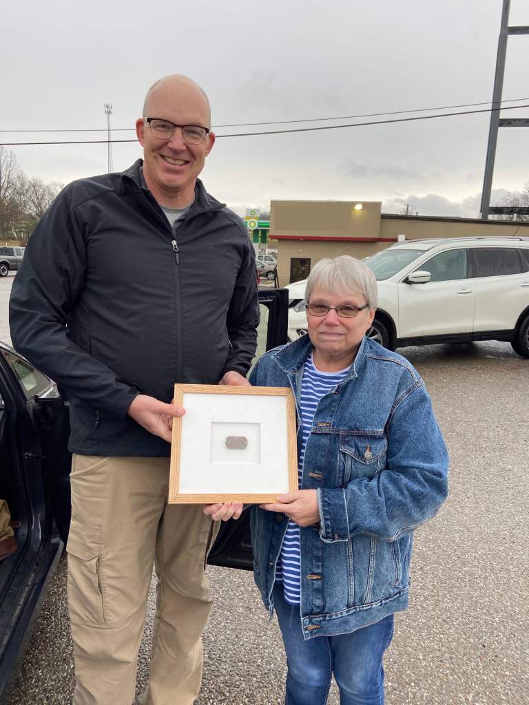 Col Gerber 9th Inf Reg handing over the tag to Sgt Quimby's daughter Linda Col Gerber 9th Inf Reg handing over the tag to Sgt Quimby's daughter Linda
